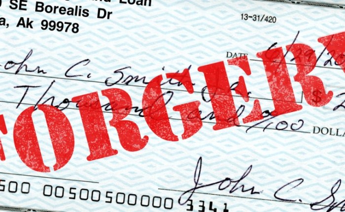 On Bad Checks, “Mirror Reading” and the Mosaic&nbsp;Law